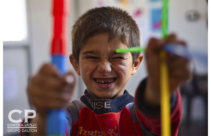 Es impresionante ver la actitud de los niños en la guerra, luego de una noche común donde éramos bombardeados por horas, ellos por la mañana jugaban como si nada. 
Si, es verdad, a lo mejor por su inocencia no saben bien lo que pasa, pero esa y muchas otras razones era la motivación que me ayudaba a levantarme cada mañana para ayudarlos, ya que después de un año de vivir con ellos, se volvieron parte de mi familia.