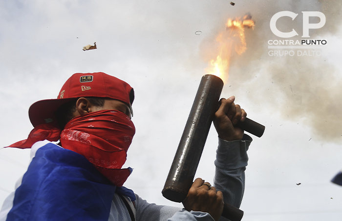 Marvin Vladimir Girón Recinos, fotógrafo salvadoreño. Actualmente se desempeña como foto-periodista de la AgenceFrance Presse en donde ha cubierto diversas situaciones sociales en la región, como las caravanas de migrantes en su camino a México y el conflicto social en Nicaragua. De este último, nos presenta esta fotogalerÃa.