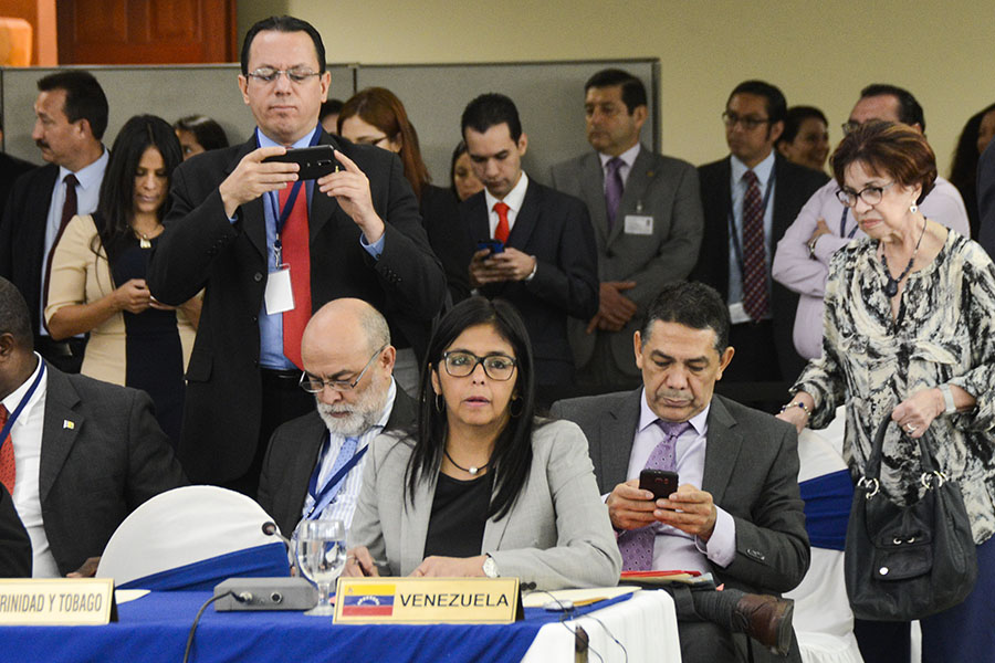 La canciller venezolana, Delcy RodrÃ­guez, solicitó la reunión de carácter extraordinaria al canciller salvadoreño Hugo MartÃ­nez. El Salvador ostenta desde el 25 de enero la presidencia pro témpore de la CELAC.