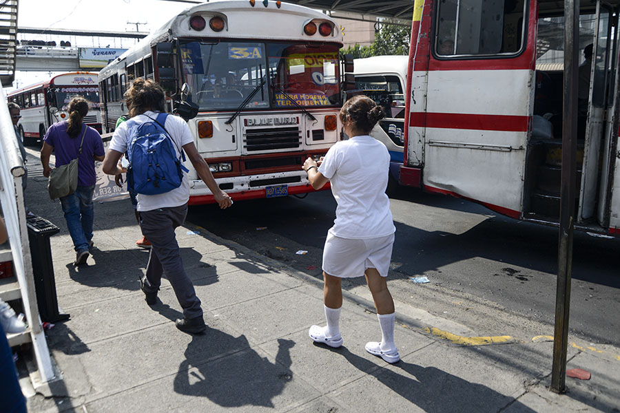 Tras la anulación de la acusación en contra de Daniel, su hermana Tatiana Alemán, quien fue  la que denunció las irregularidades de la detención, realizó un performance, caminando desde el Juzgado de Instrucción de Ilopango hasta el cuartel central de la PolicÃ­a Nacional Civil, en San Salvador.