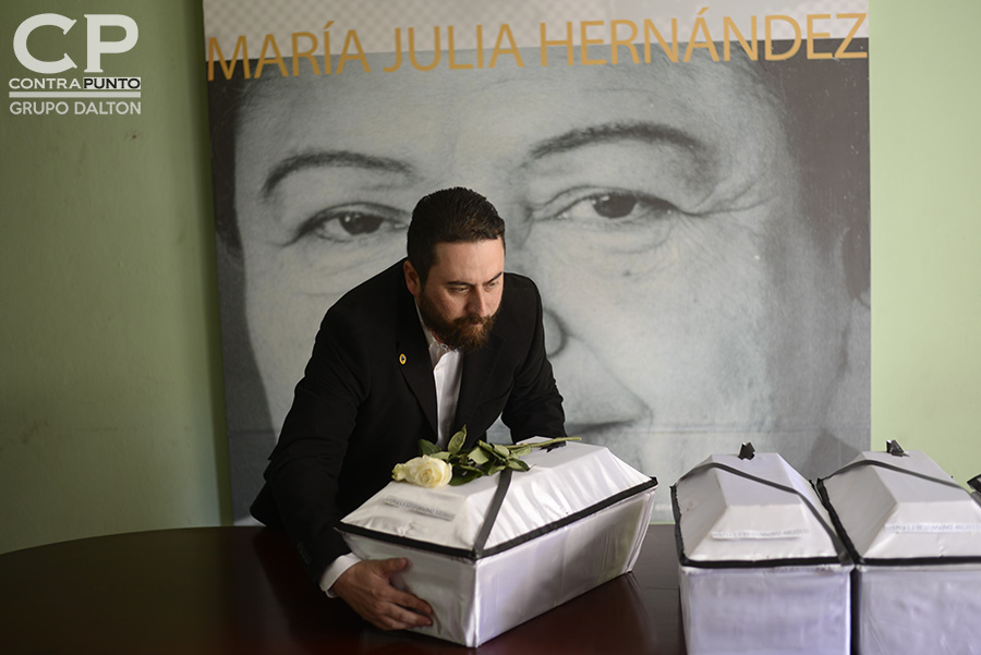 Las osamentas de seis niños vÃctimas de la masacre de El Mozote, ocurrida en diciembre de 1981, fueron entregadas a abogados querellantes de Tutela Legal