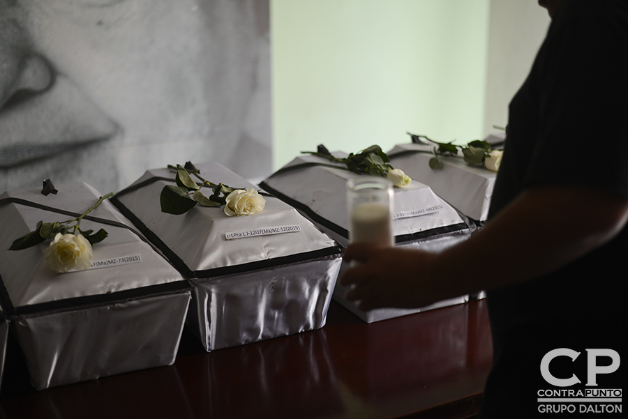 Las osamentas de seis niños vÃctimas de la masacre de El Mozote, ocurrida en diciembre de 1981, fueron entregadas a abogados querellantes de Tutela Legal