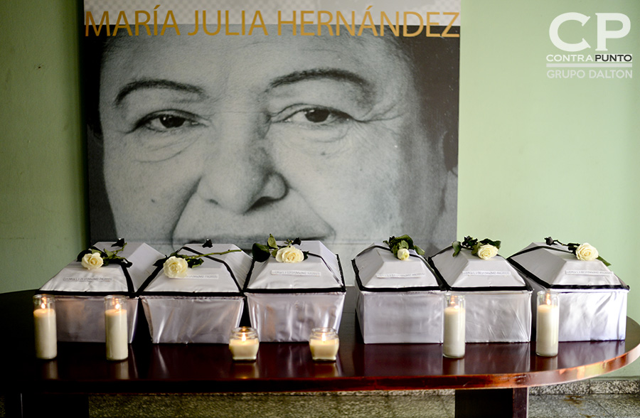 Las osamentas de seis niños vÃctimas de la masacre de El Mozote, ocurrida en diciembre de 1981, fueron entregadas a abogados querellantes de Tutela Legal