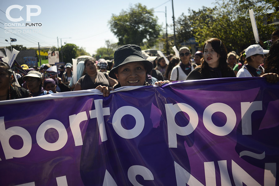 Teodora Vásquez, mujer a la que le fue conmutada la pena por aborto, participó en la marcha de conmemoración del DÃa Internacional de la Mujer.