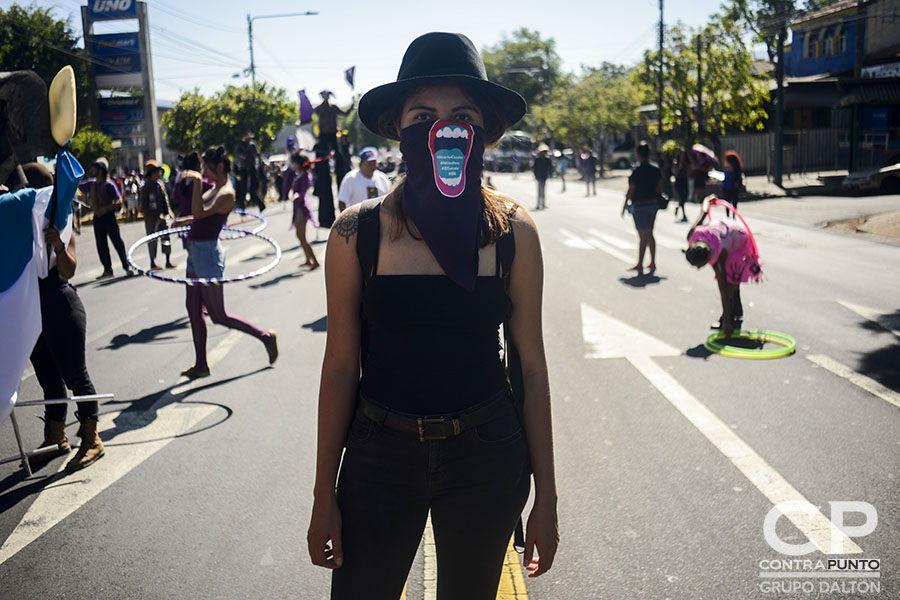 Más de mil mujeres salvadoreñas participaron en la conmemoración del DÃa Internacional de la Mujer con una marcha por la reivindicación de sus derechos.