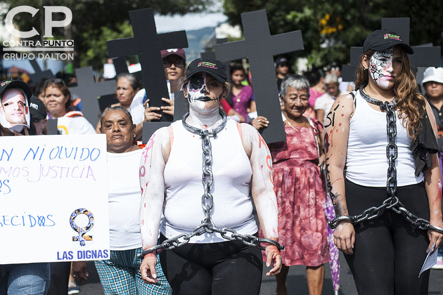 Las organizaciones marcharon hacia la Asamblea Legislativa para exigir a los diputados la aprobación de las 4 causales: 1- Cuando corre riesgo la vida de la madre, y es necesario preservar su salud. 2- Cuando el embarazo es producto de una violación sexual o trata de personas. 3- Cuando el feto no puede vivir después del parto. 4- Cuando las embarazadas sean niñas.