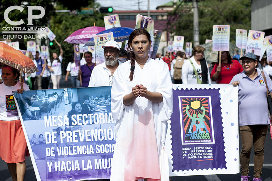 Las organizaciones marcharon hacia la Asamblea Legislativa para exigir a los diputados la aprobación de las 4 causales: 1- Cuando corre riesgo la vida de la madre, y es necesario preservar su salud. 2- Cuando el embarazo es producto de una violación sexual o trata de personas. 3- Cuando el feto no puede vivir después del parto. 4- Cuando las embarazadas sean niñas.