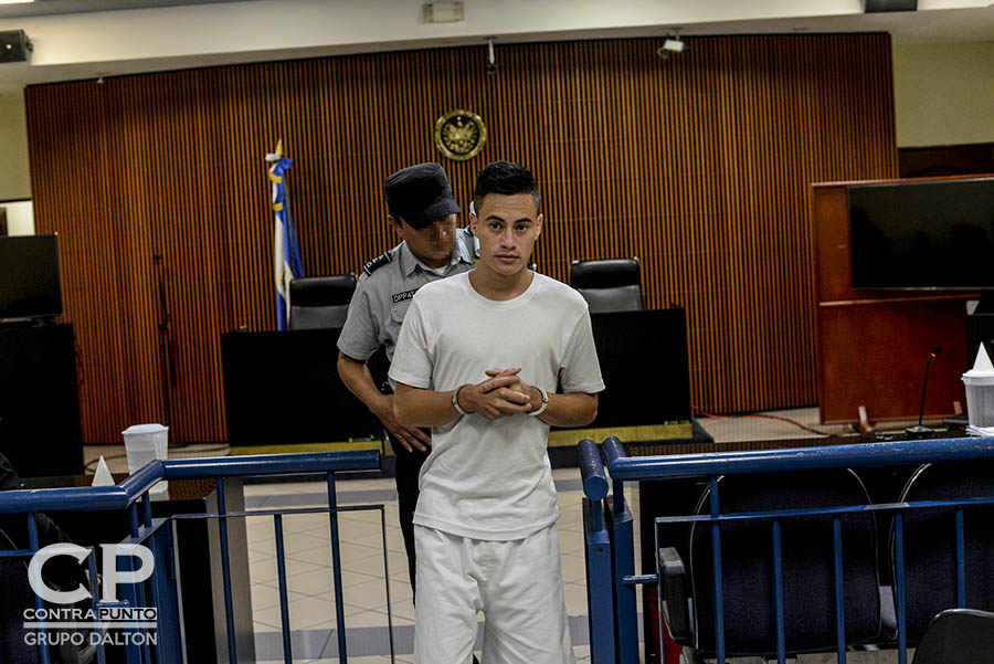 Daniel Alemán recobró su libertad luego de un año seis meses de estar en prisión. Daniel fue absuelto del delito de Extorsión al que fue imputado mientras era procesado por tráfico de drogas, acusación que fue anulada debido a que dos policÃas le implantaron una libra de marihuana.