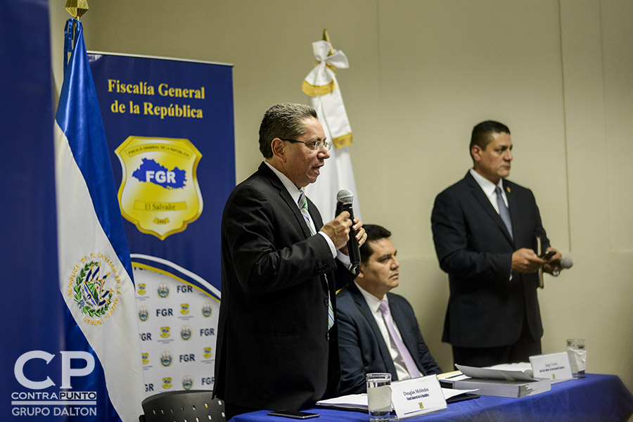 La FiscalÃa General de la República acusó al expresidente de Mauricio Funes de diseñar una red de extracción de fondos públicos, desviando $351 millones de dólares.