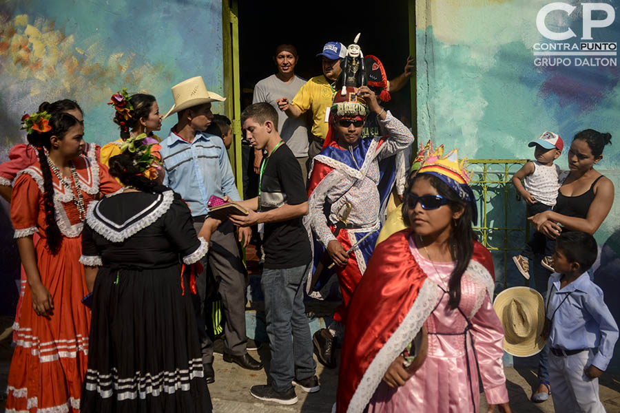 Los historiantes acompañan cada 3 de mayo a los habitantes de Panchimalco, al sur de San Salvador, que rinden  tributo a la Santa Cruz, para agradecer por las cosechas cuya siembra se aproxima junto con la estación lluviosa. En una mezcla de fervor religioso con las tradiciones  de los pueblos originarios.