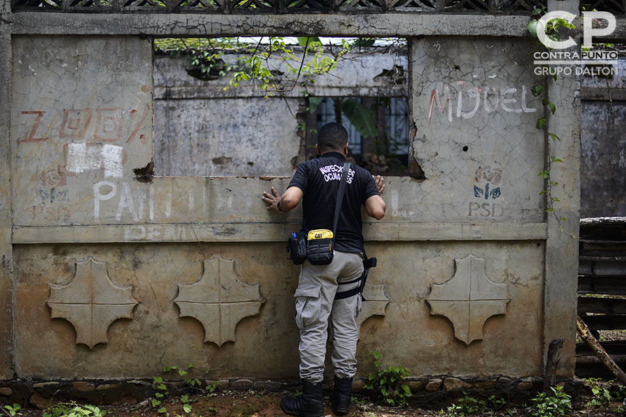 A Dorila Márquez los militares le asesinaron a su papá, mamá, dos hermanas y cuatro sobrinos en la conocida Masacre de El Mozote y lugares aledaños, perpetrada entre el 10 al 13 de diciembre de 1981. Dorila, presidenta de la Asociación Promotora de los Derechos Humanos de El Mozote, contó nuevamente su historia, pero esta vez para el juez Primero de Paz de Meanguera, que realizó la diligencia como parte del juicio en contra de 18 militares acusados de dirigir la matanza.