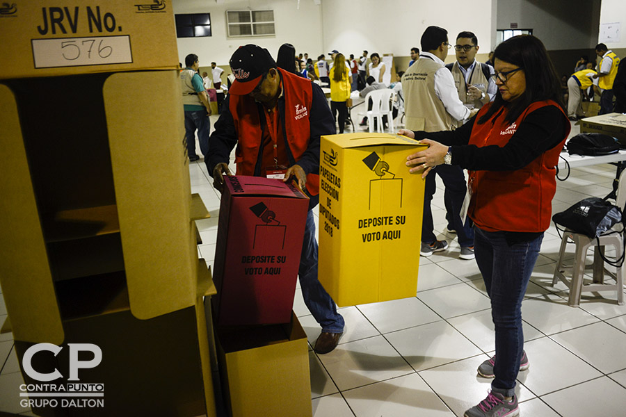 Salvadoreños eligen a diputados y alcaldes para el periodo 2018-2021, en una jornada que inició a las 7:00 de la mañana.