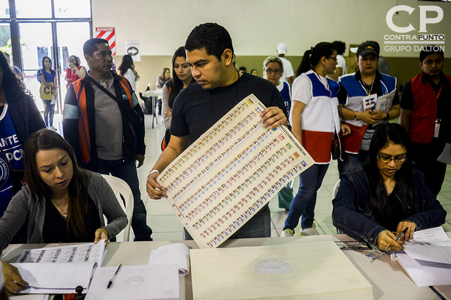 Salvadoreños eligen a diputados y alcaldes para el periodo 2018-2021, en una jornada que inició a las 7:00 de la mañana.