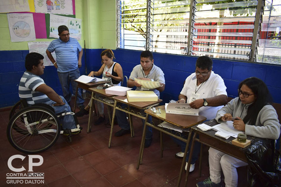 Salvadoreños eligen a diputados y alcaldes para el periodo 2018-2021, en una jornada que inició a las 7:00 de la mañana.