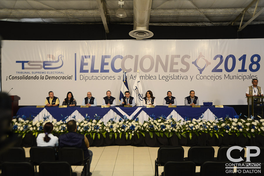 Salvadoreños eligen a diputados y alcaldes para el periodo 2018-2021, en una jornada que inició a las 7:00 de la mañana.