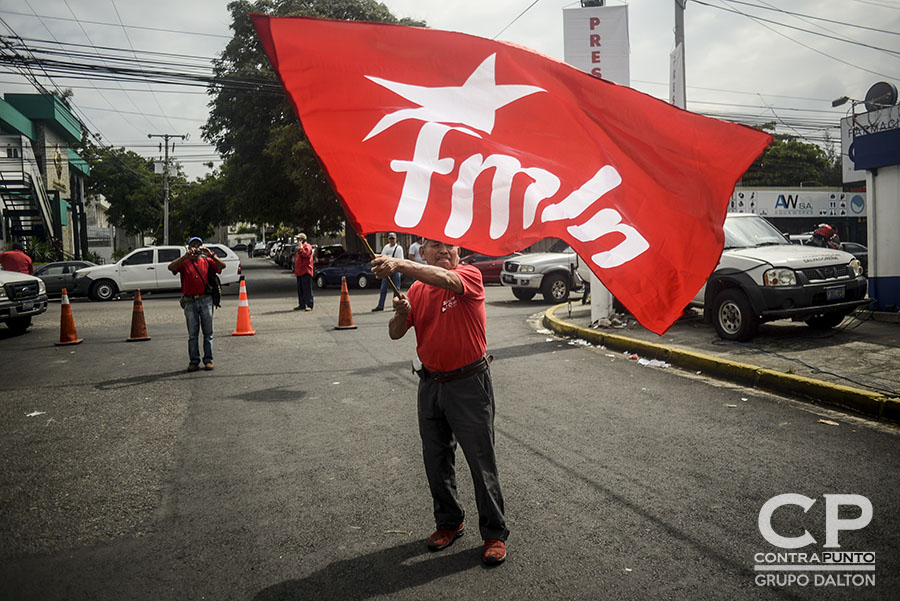 Hugo MartÃ­nez se convirtió en el candidato presidencial del FMLN de cara a las elecciones de 2019. El excanciller lleva en sus espaldas el peso de obtener un tercer periodo de gobierno de izquierda en el paÃ­s.