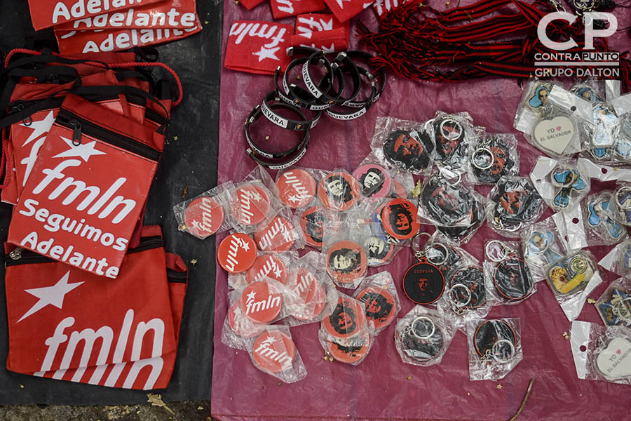 Hugo MartÃnez se convirtió en el candidato presidencial del FMLN de cara a las elecciones de 2019. El excanciller lleva en sus espaldas el peso de obtener un tercer periodo de gobierno de izquierda en el paÃs.
