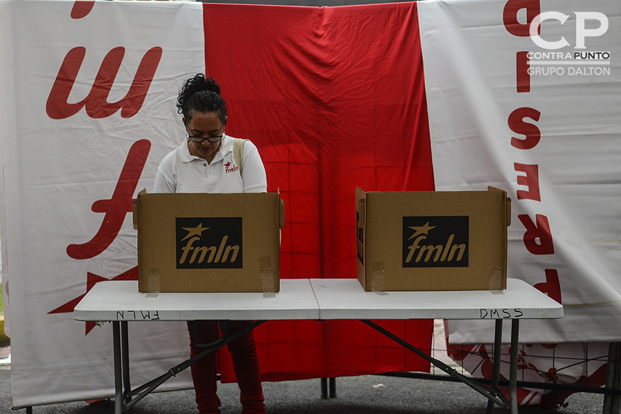 Hugo MartÃnez se convirtió en el candidato presidencial del FMLN de cara a las elecciones de 2019. El excanciller lleva en sus espaldas el peso de obtener un tercer periodo de gobierno de izquierda en el paÃs.
