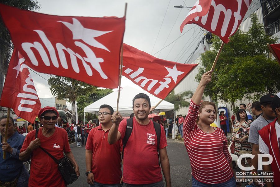 Hugo MartÃnez se convirtió en el candidato presidencial del FMLN de cara a las elecciones de 2019. El excanciller lleva en sus espaldas el peso de obtener un tercer periodo de gobierno de izquierda en el paÃs.