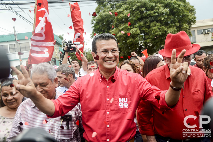 Hugo MartÃ­nez se convirtió en el candidato presidencial del FMLN de cara a las elecciones de 2019. El excanciller lleva en sus espaldas el peso de obtener un tercer periodo de gobierno de izquierda en el paÃ­s.