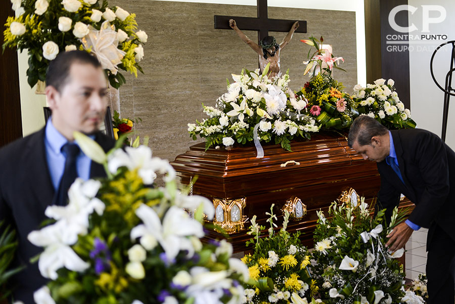 Familiares y amigos asistieron al funeral de Karla Turcios, periodista de El Economista, de La Prensa Gráfica, quien fue privada de libertad y luego asesinada, en un crimen que exigen se esclarezca pronto.