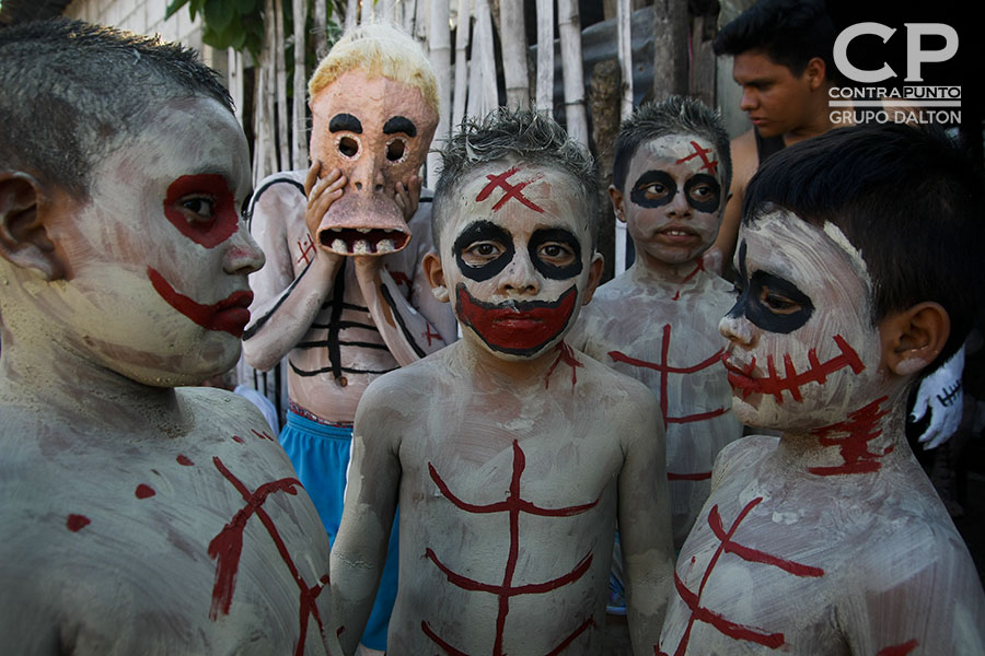 Cada 1 de noviembre en el municipio de Tonacatepeque se celebra el DÃ­a de la Calabiuza, tradición en la que  niños y jóvenes salen a pedir ayote en miel casa por casa, con vestimentas representativas de los personajes de la mitologÃ­a salvadoreña.