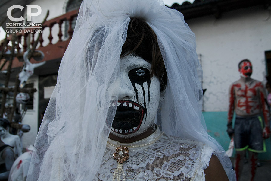 Cada 1 de noviembre en el municipio de Tonacatepeque se celebra el DÃa de la Calabiuza, tradición en la que niños y jóvenes salen a pedir ayote en miel casa por casa, con vestimentas representativas de los personajes de la mitologÃa salvadoreña.