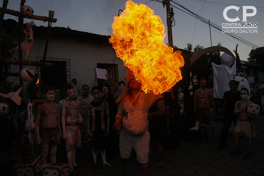 Cada 1 de noviembre en el municipio de Tonacatepeque se celebra el DÃa de la Calabiuza, tradición en la que niños y jóvenes salen a pedir ayote en miel casa por casa, con vestimentas representativas de los personajes de la mitologÃa salvadoreña.