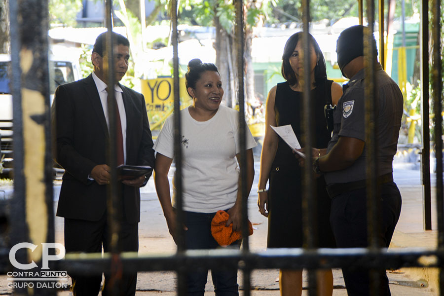 Teodora Vásquez recobró su libertad luego de 10 años de estar recluida, acusada de homicidio agravado. A Teodora, una de las 17 mujeres encarceladas por aborto, el estado le conmutó la pena.