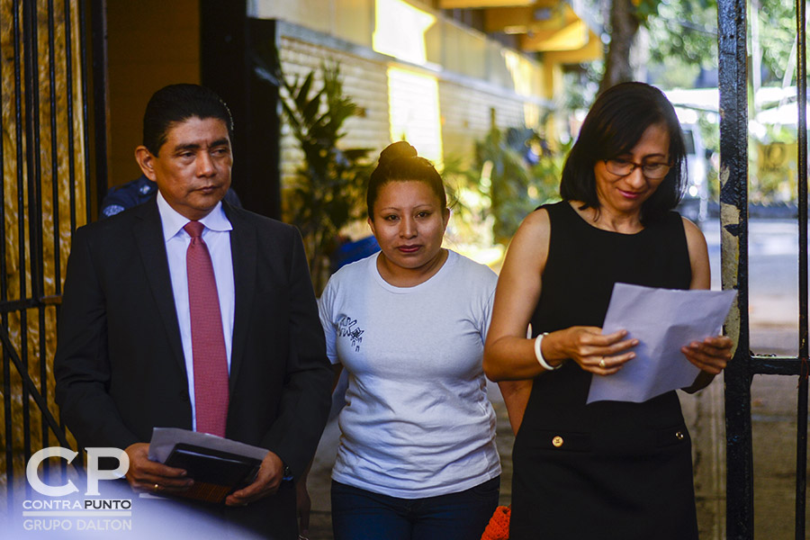 Teodora Vásquez recobró su libertad luego de 10 años de estar recluida, acusada de homicidio agravado. A Teodora, una de las 17 mujeres encarceladas por aborto, el estado le conmutó la pena.