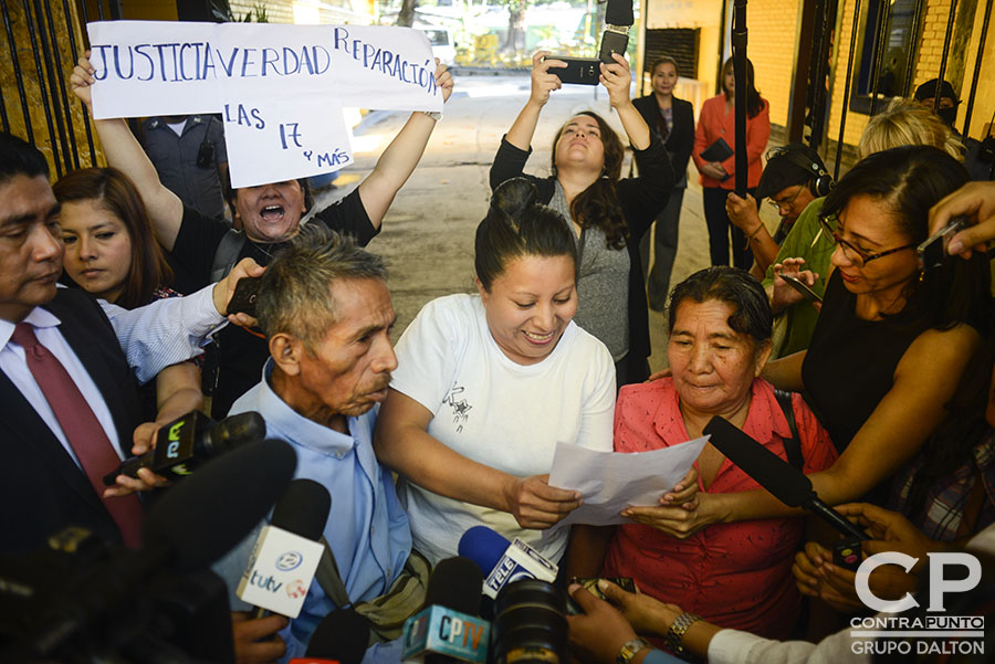 Teodora Vásquez recobró su libertad luego de 10 años de estar recluida, acusada de homicidio agravado. A Teodora, una de las 17 mujeres encarceladas por aborto, el estado le conmutó la pena.