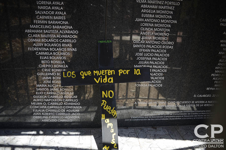 Familiares  de las vÃ­ctimas de la masacre de El Calabozo, ocurrida en agosto de 1982, en las orillas del rÃ­o Amatitán, San Esteban Catarina, San Vicente, acompañaron una diligencia judicial en la zona donde fueron asesinados más de 200 campesinos.