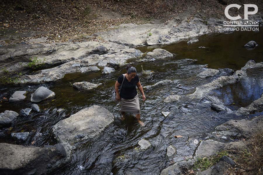 Familiares  de las vÃ­ctimas de la masacre de El Calabozo, ocurrida en agosto de 1982, en las orillas del rÃ­o Amatitán, San Esteban Catarina, San Vicente, acompañaron una diligencia judicial en la zona donde fueron asesinados más de 200 campesinos.