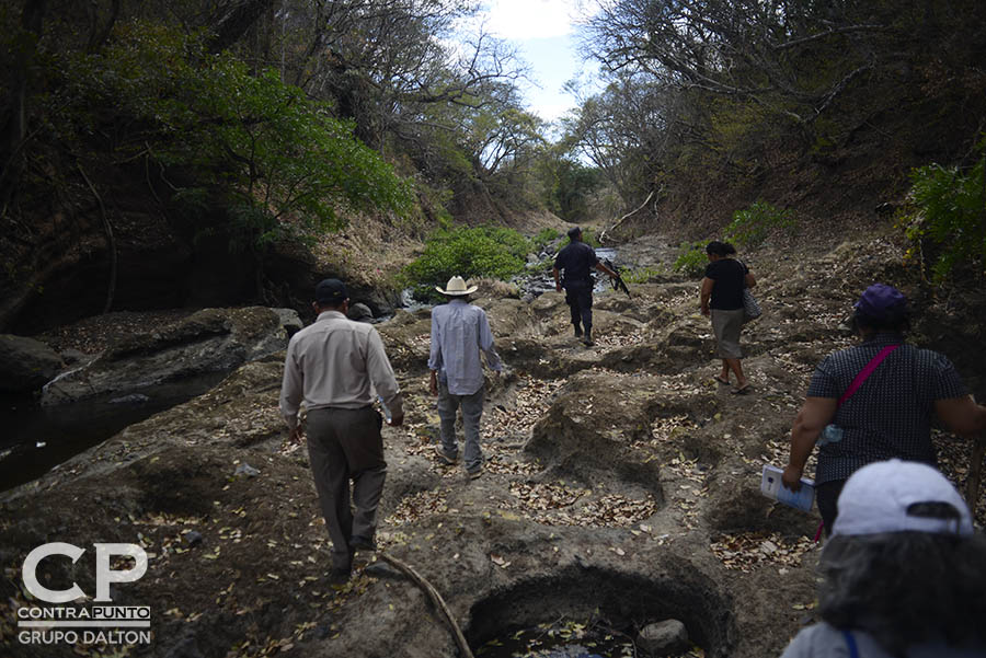 Familiares de las vÃctimas de la masacre de El Calabozo, ocurrida en agosto de 1982, en las orillas del rÃo Amatitán, San Esteban Catarina, San Vicente, acompañaron una diligencia judicial en la zona donde fueron asesinados más de 200 campesinos.