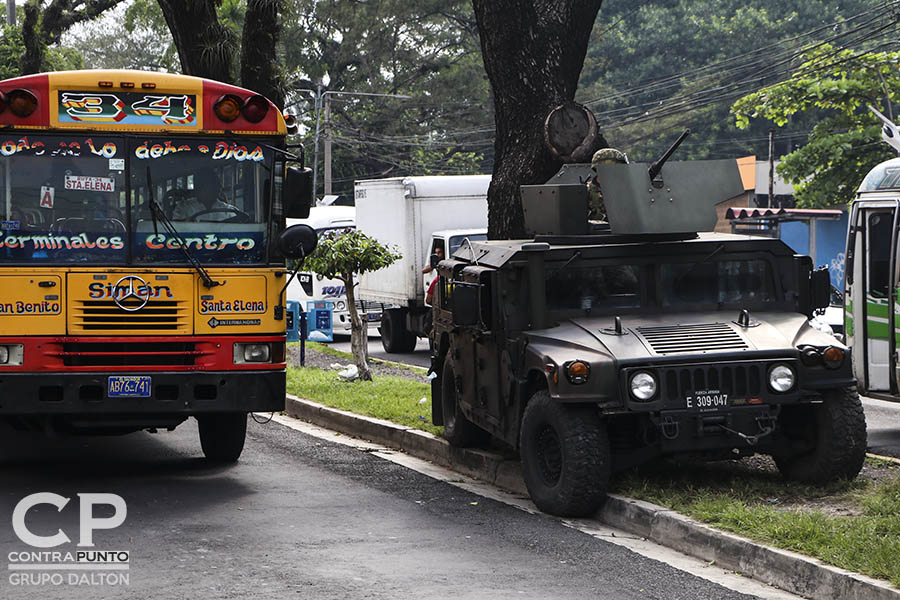 320 efectivos de la Fuerza Armada patrullan la capital, en una nueva apuesta del Ejecutivo para reforzar la seguridad y disminuir los homicidios en San Salvador.