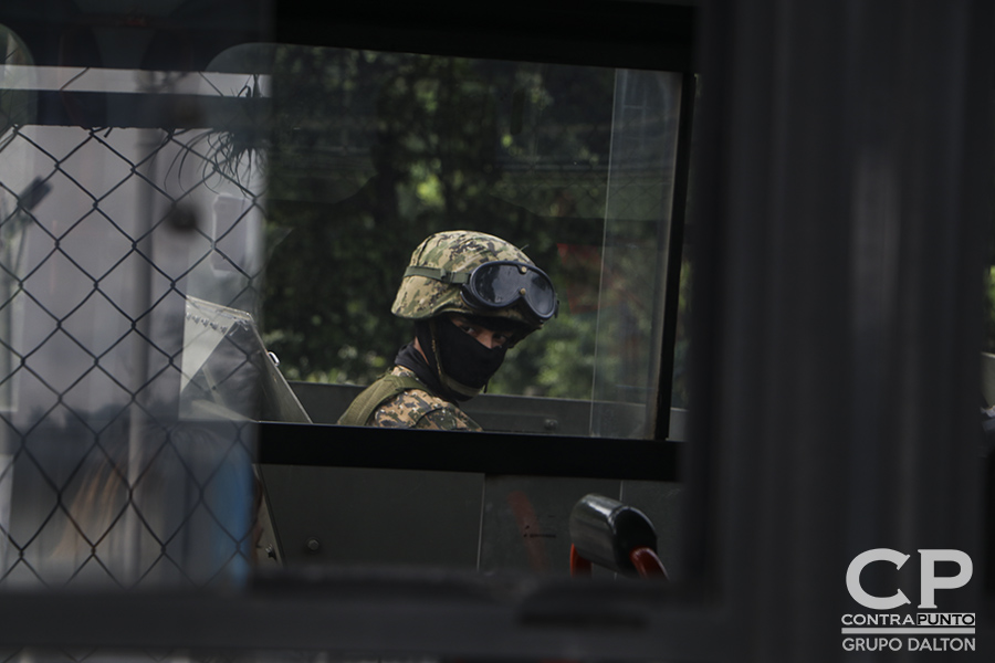 320 efectivos de la Fuerza Armada patrullan la capital, en una nueva apuesta del Ejecutivo para reforzar la seguridad y disminuir los homicidios en San Salvador.