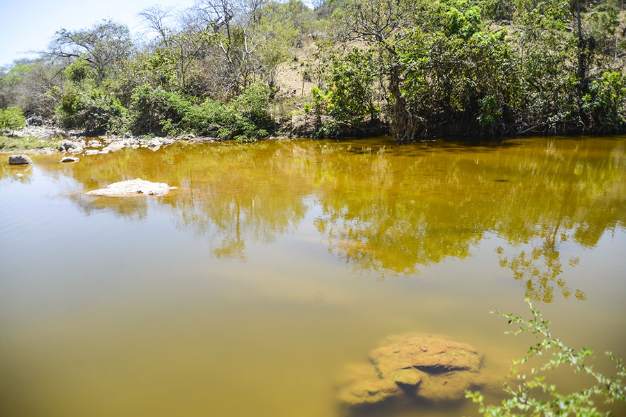 Los habitantes del cantón Mina de San Sebastián, Santa Rosa de Lima, departamento de La Unión, sufren los estragos de la minerÃ­a industrial, reflejado en el rÃ­o que recorre los más de diez caserÃ­os. Foto: Vladimir Chicas