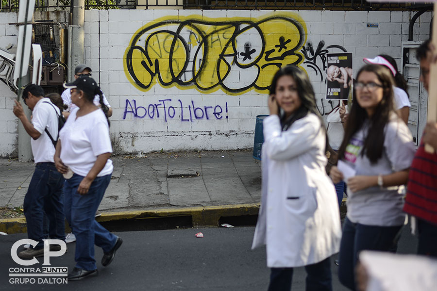 En el marco de una posible aprobación de despenalizar el aborto en cuatro causales, el pasado fin de semana cientos de personas, feligreses evangélicos y católicos, marcharon en contra del aborto.