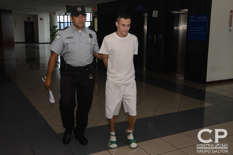 El Juzgado Especializado de Instrucción B  envió  a juicio al  joven Daniel Alemán por el delito de extorsión que se le imputa.