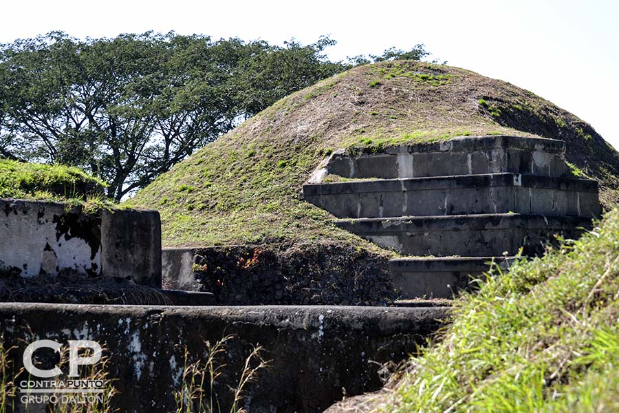 San Andrés es un sitio maya prehispánico de El Salvador, cuya larga ocupación se inició alrededor del año 900 AdeC, como un pueblo agrÃ­cola en el valle de Zapotitán del departamento de La Libertad, al noroeste de San Salvador.