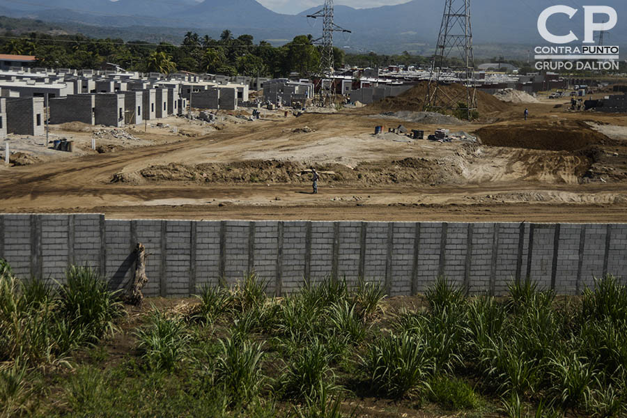 Una parte de la construcción de la urbanización Acrópoli en Nahuilingo, Sonsonate, destruyó parte del patrimonio indÃ­gena de Cacuscalco. Son cuatro las órdenes para detener las obras de construcción y un juicio en contra de la empresa Fénix que no ha acatado los mandatos de frenar los daños irreparables en el patrimonio de la zona.