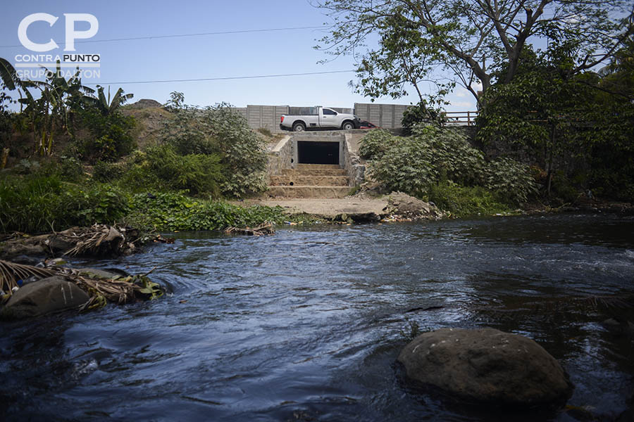 Habitantes de Nahuilingo están preocupados por la contaminación del rÃ­o Ceniza por parte de la empresa constructora  FénÃ­x, quién realiza la construcción de la residencial  Acrópoli.