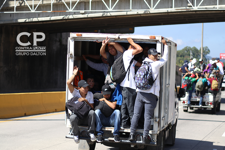 Motoristas ayudan a que el camino sea un poco más fácil