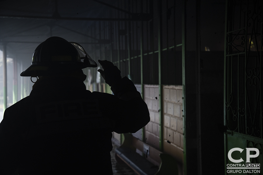 Un voraz incendio destruyó el centro de desarrollo Integral Sala Cuna Externa, ubicado sobre la 9a. Calle Oriente y Avenida Cuscatancingo, junto a la AlcaldÃa de San Salvador. 125 niños y no menos de 20 personas que trabajaban en la guarderÃa fueron evacuadas, sin que se registraran vÃctimas.