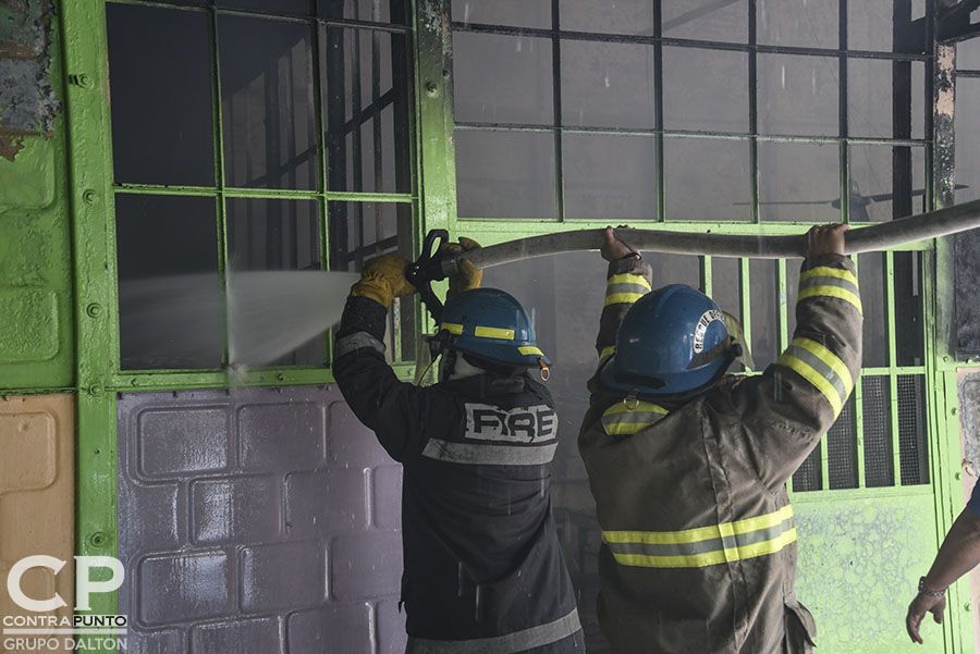 Un voraz incendio destruyó el centro de desarrollo Integral Sala Cuna Externa, ubicado sobre la 9a. Calle Oriente y Avenida Cuscatancingo, junto a la AlcaldÃa de San Salvador. 125 niños y no menos de 20 personas que trabajaban en la guarderÃa fueron evacuadas, sin que se registraran vÃctimas.