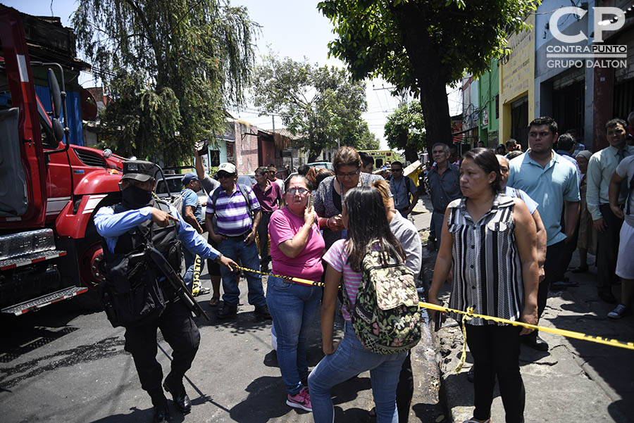 Un voraz incendio destruyó el centro de desarrollo Integral Sala Cuna Externa, ubicado sobre la 9a. Calle Oriente y Avenida Cuscatancingo, junto a la AlcaldÃa de San Salvador. 125 niños y no menos de 20 personas que trabajaban en la guarderÃa fueron evacuadas, sin que se registraran vÃctimas.