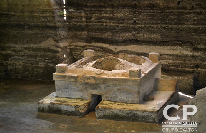 En el cantón Joyas de Cerén, cuyo nombre tampoco tiene algo que ver
con las ruinas arqueológicas ahÃ­ descubiertas, está ubicado a 35
kilómetros al occidente de San Salvador, incrustado en el rico Valle de
Zapotitán, en la provincia de La Libertad.