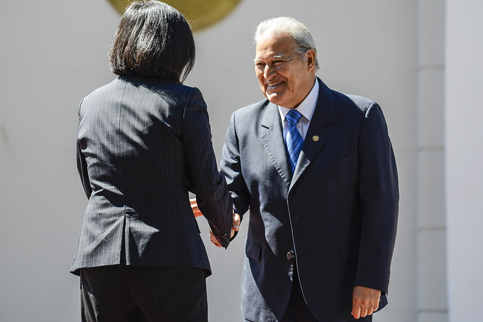 La presidenta de la República de China (Taiwán) Tsai Ing-wen realizó una visita oficial en el paÃs. En un encuentro bilateral con el presidente Salvador Sánchez Cerén, Tsai Ing-wen reafirmó el apoyo de la nación asiática con el desarrollo de proyectos para la educación y la juventud salvadoreña. Foto: Vladimir Chicas