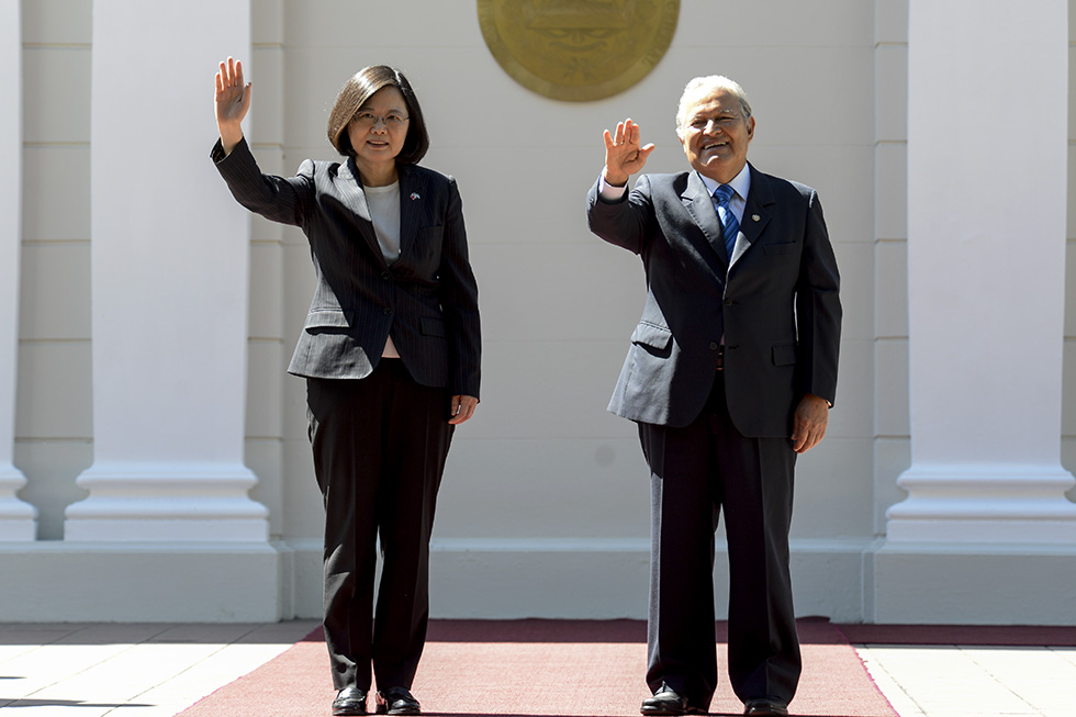 La presidenta de la República de China (Taiwán) Tsai Ing-wen realizó una visita oficial en el paÃs. En un encuentro bilateral con el presidente Salvador Sánchez Cerén, Tsai Ing-wen reafirmó el apoyo de la nación asiática con el desarrollo de proyectos para la educación y la juventud salvadoreña. Foto: Vladimir Chicas