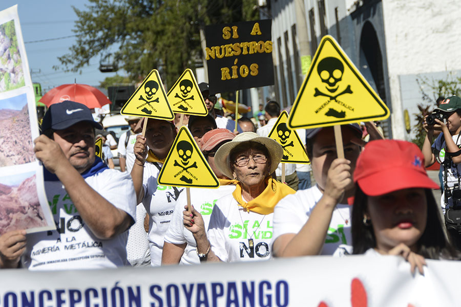 La Iglesia Católica salvadoreña realizó  una marcha pacÃ­fica para pedir  a diputados de la Asamblea Legislativa la aprobación de una ley en contra de la minerÃ­a metálica.